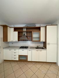Cucina nuovissima+ lavello+piano cottura.