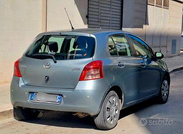 Toyota yaris 1000 benzina grigia 5 porte