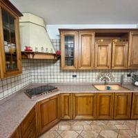 Cucina classica rustica in legno massello