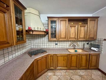 Cucina classica rustica in legno massello