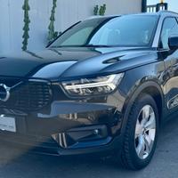 VOLVO XC40 D4 AWD Geartronic Momentum