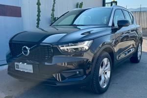 VOLVO XC40 D4 AWD Geartronic Momentum