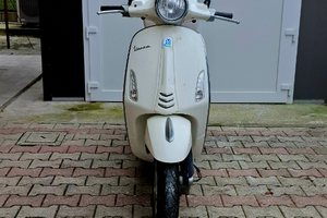 Vespa primavera 150