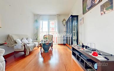 Ampio quadrilocale con salone doppio