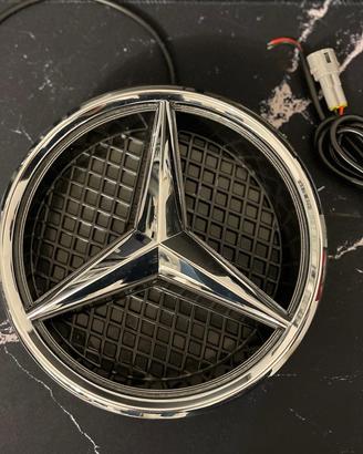 Stemma griglia Mercedes illuminato