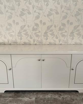 Coppia di Madie Classiche in Legno Bianco Lucido