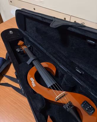 Violino elettrico praticamente nuovo