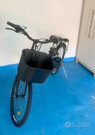 bicicletta con pedalata assistita