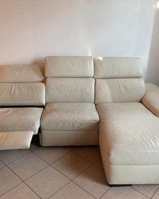 Divano Poltronesofà in pelle color panna
