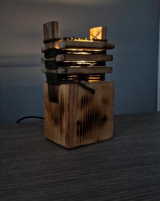 lampada in legno