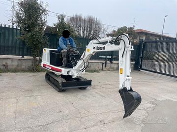 E129 Mini escavatore 14 q