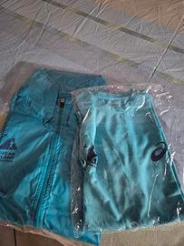 set t-shirt con K-way Asics 