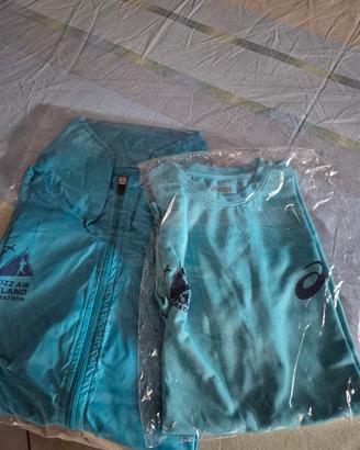 set t-shirt con K-way Asics 