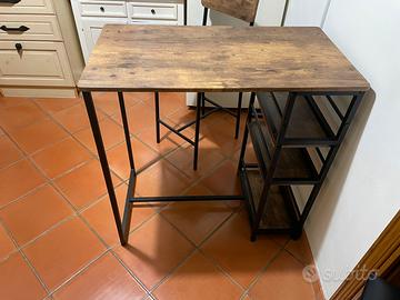 Tavolo penisola piu due sgabelli