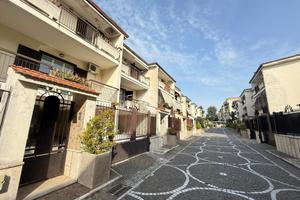 VILLA SINGOLA A MELITO DI NAPOLI