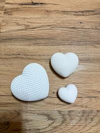 Cuori bianchi decorativi