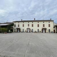 CASA DI CORTE A ASOLA