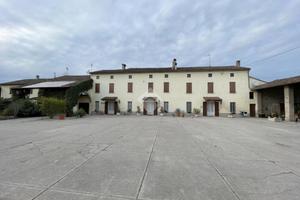 CASA DI CORTE A ASOLA