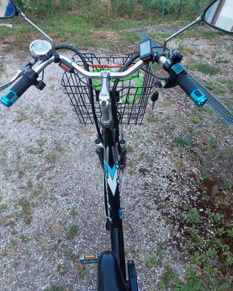 bici elettrica crystal  con 3 modalità di guida 