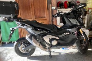 X adv 750