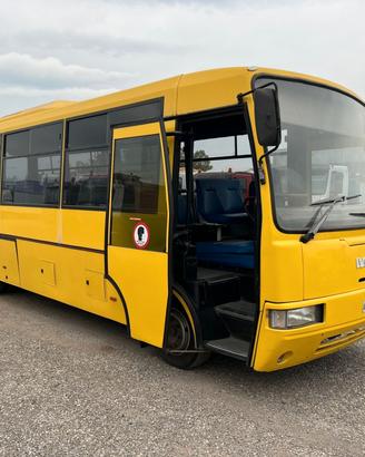SCUOLABUS IVECO 100 E 18 CACCIAMALI