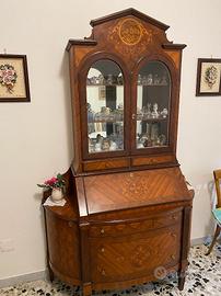 Scrittoio vetrina in legno massello intarsiato