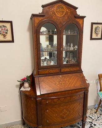 Scrittoio vetrina in legno massello intarsiato