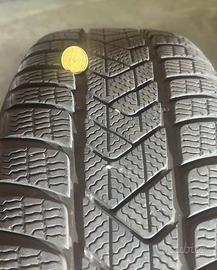 3 Pneumatici invernali Pirelli 215/50 18 92V