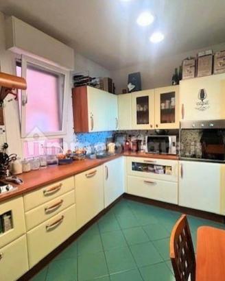 CUCINA MODULARE con elettrodomestici