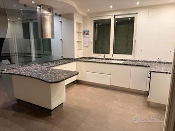 Cucina con penisola