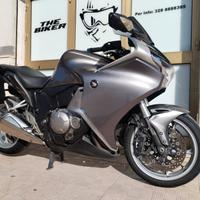 Honda VFR 1200 F V4 173 CV maxi gran turismo