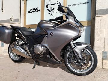 Honda VFR 1200 F V4 173 CV maxi gran turismo