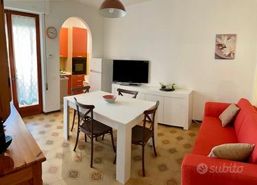 Ampio trilocale a pochi passi dal mare rif. 77