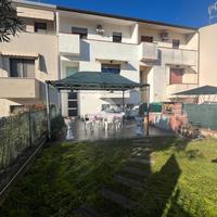 VILLA A SCHIERA A CASTEL D'ARIO