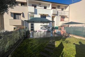 VILLA A SCHIERA A CASTEL D'ARIO