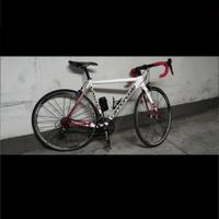 bicicletta da corsa cannondale alluminio leggeriss
