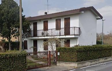 Casa indipendente di 180 m² con più di 5 locali e 