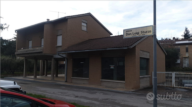 Casa singola con annesso negozio fossombrone