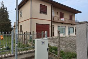 Casa indipendente con magazzini