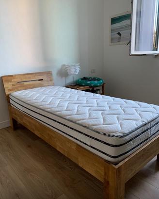 Letto in rovere con materasso in memory