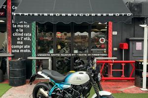 Royal Enfield Guerrilla 450 Brava Blue