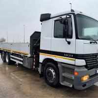 MOTRICE MERCEDES BENZ ACTROS 1831 CON GRU HIAB