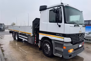 MOTRICE MERCEDES BENZ ACTROS 1831 CON GRU HIAB