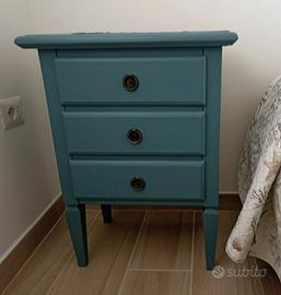Comodino in legno blu