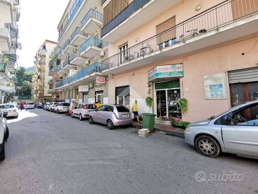 NEGOZIO A CASTELLAMMARE DI STABIA - Vista 2