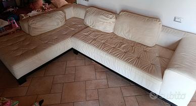 Divano in eco pelle bianco con chaise longue