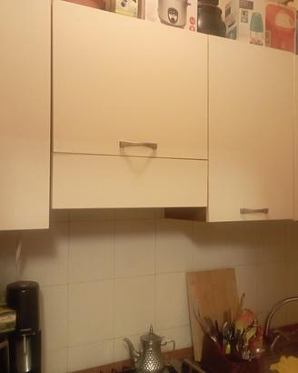 cucina con accessori 