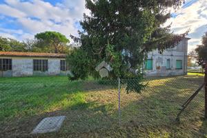 PORZIONE DI TRIFAMILIARE A RUSSI