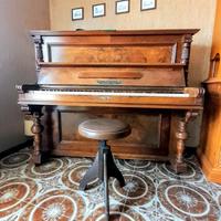 Pianoforte verticale in radica