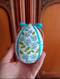 Uovo di Pasqua ricamato a mano punto croce 